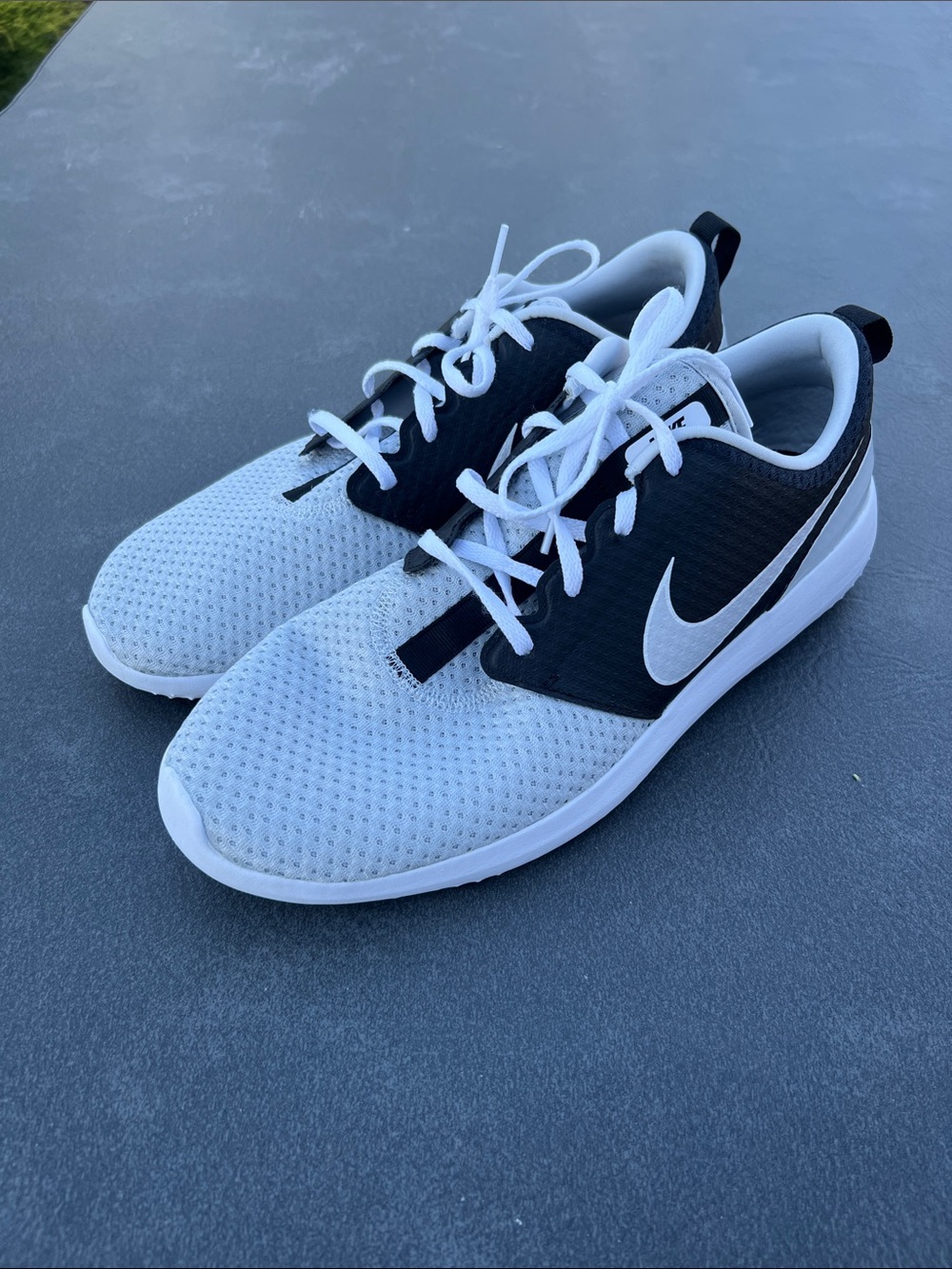 Nike Men’s Lightweight Golf Shoes - White and Black